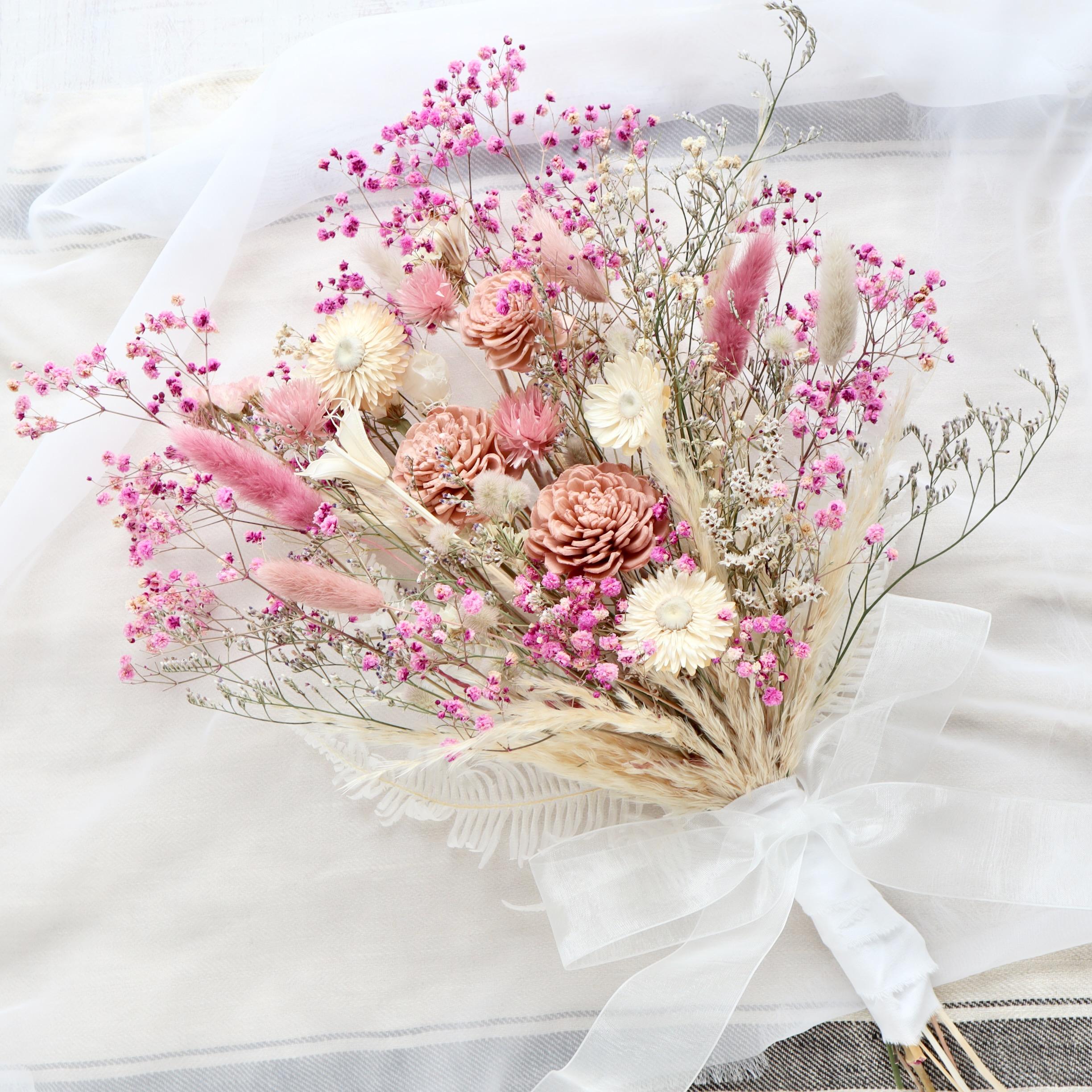 【New!】華やか！ピンクのかすみ草が映えるドライフラワーブーケ｜ウェディング・前撮り用／ブートニア選択可